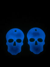 Load image into Gallery viewer, Holographic Skull Earrings