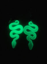 Load image into Gallery viewer, Snake Earrings
