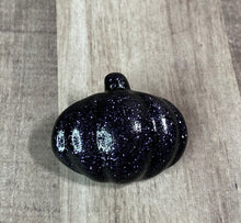 Load image into Gallery viewer, Brooches
