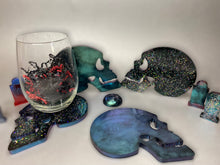 Load image into Gallery viewer, Skull Resin Coasters set of 4 color shifting
